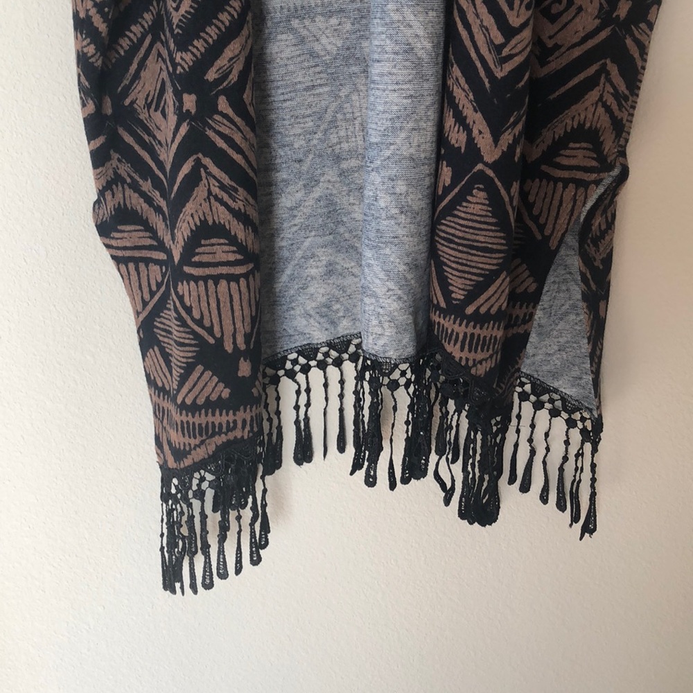 Aztec Print Shawl - Picture 3 of 5